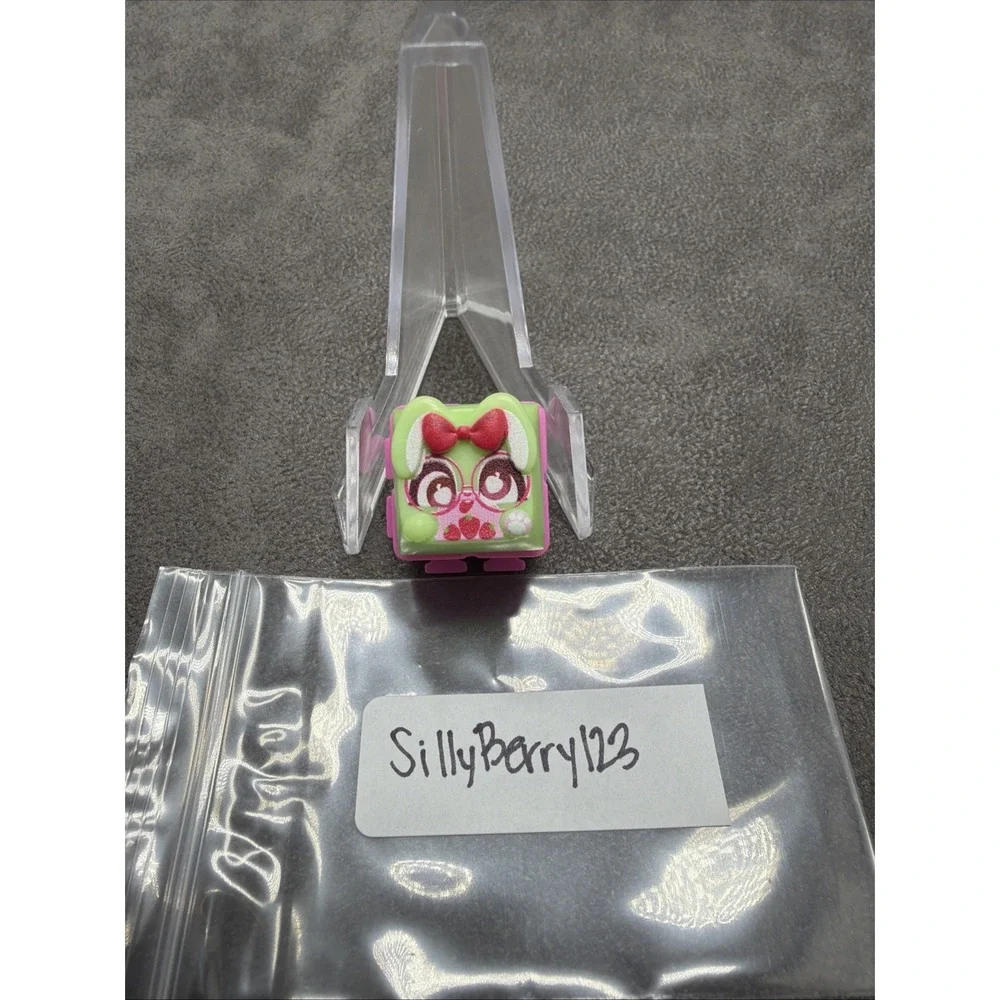 Clickeez Series 1 Strawberry Treats SillyBerry123 Single Key